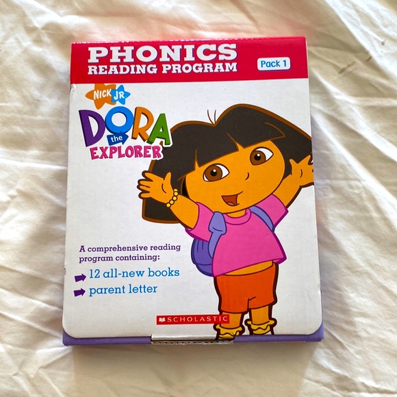 Dora, the Explorer phonics reading program, pack one - Picture 1 of 5